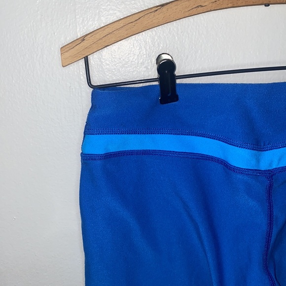🍓Two toned blue Nike Dri-Fit Capris! - Picture 6 of 8